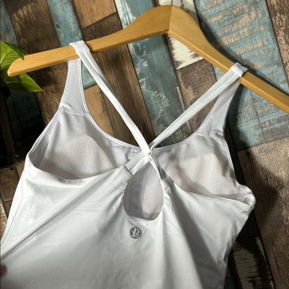 Women's medium Strapy sports bra White Tank Top - Picture 9 of 14